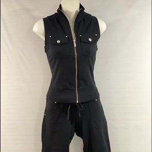 2PC CAPRI&VEST.. XS... COMFY NEVER LOOKED SO GOOD!